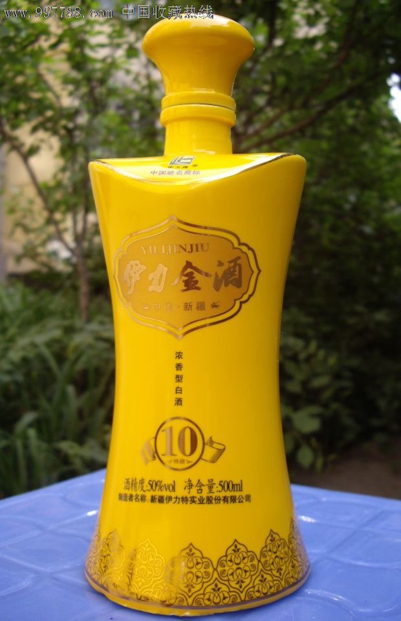 中国白酒文化的深厚底蕴，孕育出众多经典品牌。以下是从行业数据和权威来源中整理出的浓香型白酒排名前十名，希望能为您的品酒之旅提供参考。